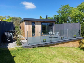 The Den - Modern cabin with wood burning stove